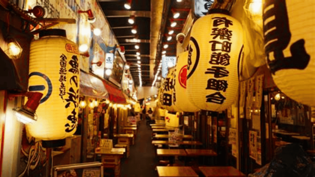 restaurant typique japonais avec lanternes décoratives
